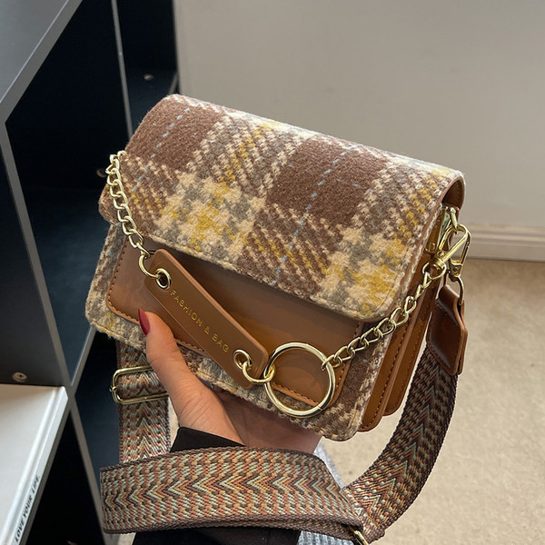 Női kockás táska felirattal