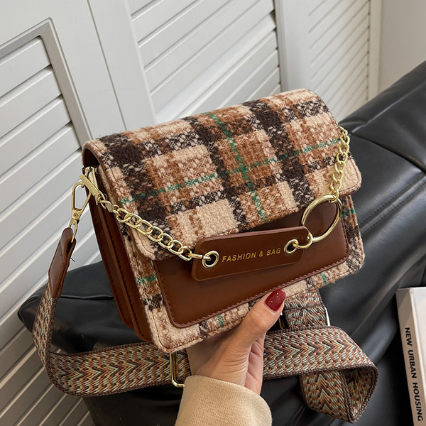 Női kockás táska felirattal