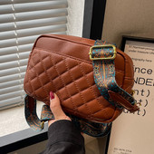 Stepēta eko ādas rokassomiņa ar garu rokturi