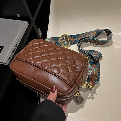 Stepēta eko ādas rokassomiņa ar garu rokturi