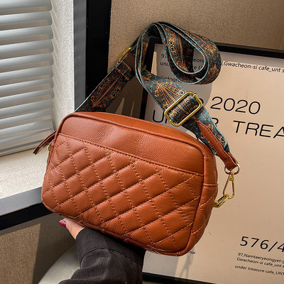 Stepēta eko ādas rokassomiņa ar garu rokturi