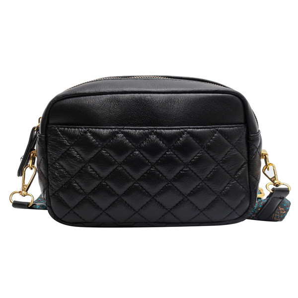 Stepēta eko ādas rokassomiņa ar garu rokturi