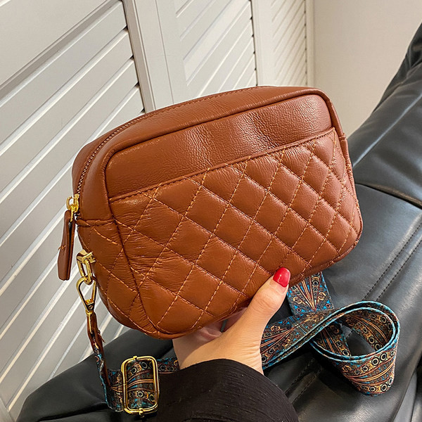 Stepēta eko ādas rokassomiņa ar garu rokturi