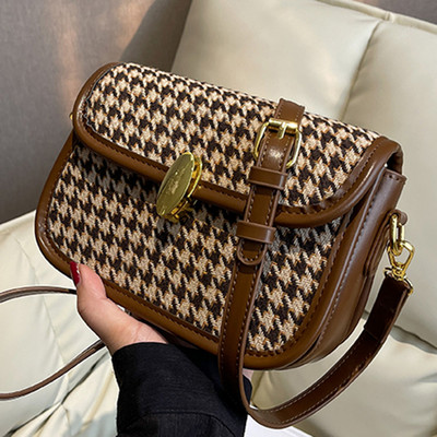 Alkalmi női táska fém csattal