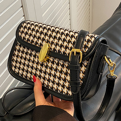 Alkalmi női táska fém csattal