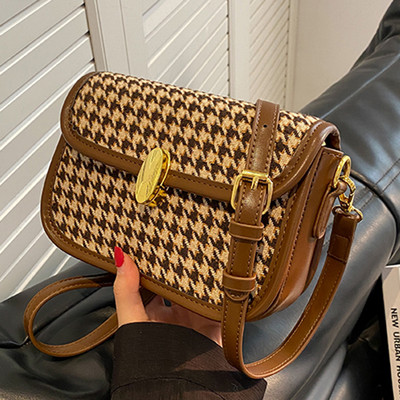 Alkalmi női táska fém csattal