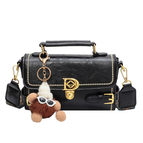 Sieviešu moderna soma ar metāla aizdari