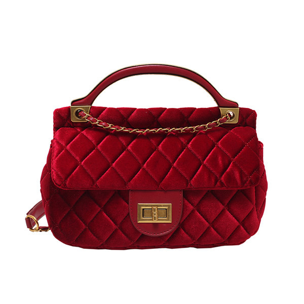 Moderna rokassomiņa ar metāla aizdari