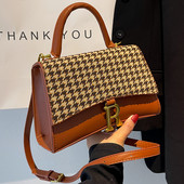 Moderna ženska torba od eko kože sa metalnim elementom