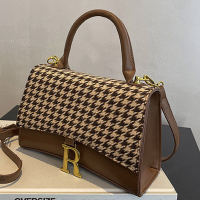 Moderna ženska torba od eko kože sa metalnim elementom