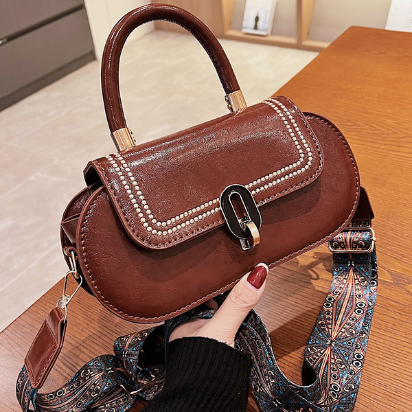 Naiste ökonahast vabaajakott laia õlasangaga