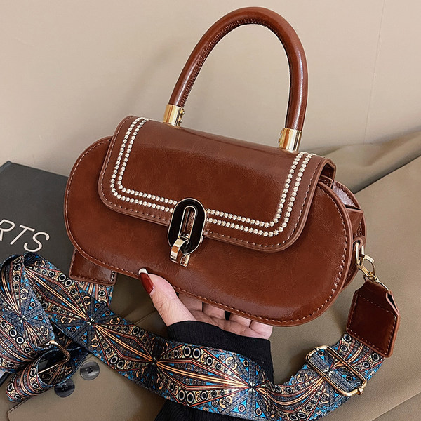 Naiste ökonahast vabaajakott laia õlasangaga