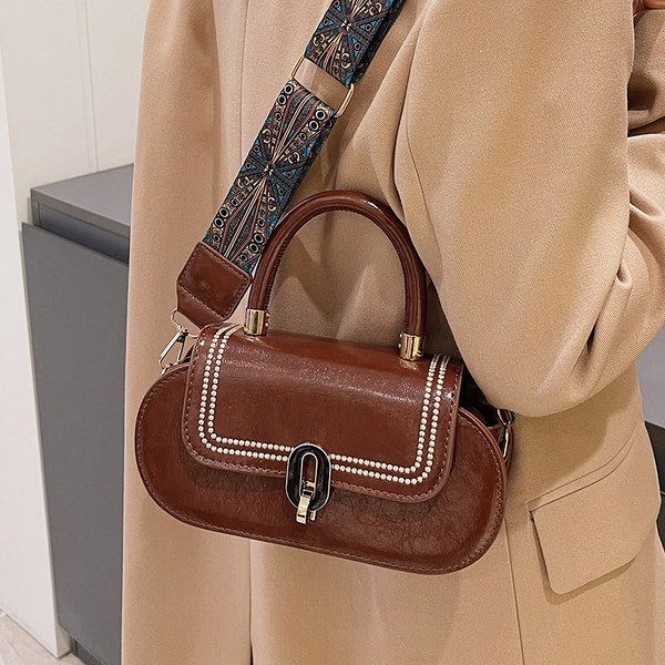 Naiste ökonahast vabaajakott laia õlasangaga