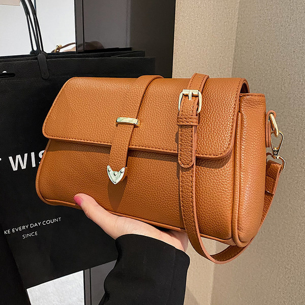 Sieviešu ikdienas soma ar garu rokturi