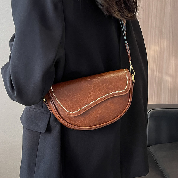 Eko ādas rokassomiņa ar magnētisku sprādzi