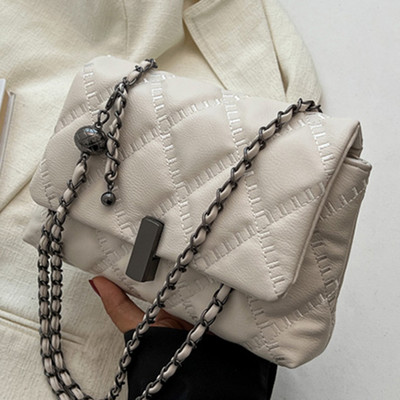 Rokassomiņa - ar metāla aizdari