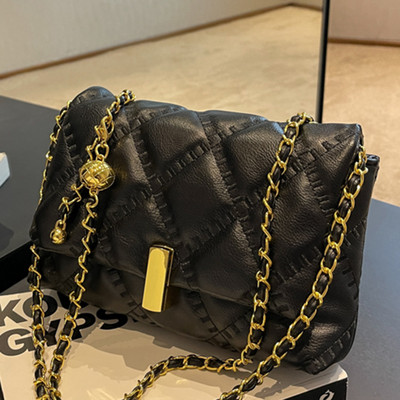 Rokassomiņa - ar metāla aizdari