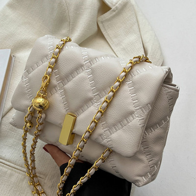 Rokassomiņa - ar metāla aizdari