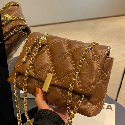 Rokassomiņa - ar metāla aizdari