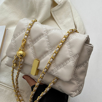 Rokassomiņa - ar metāla aizdari