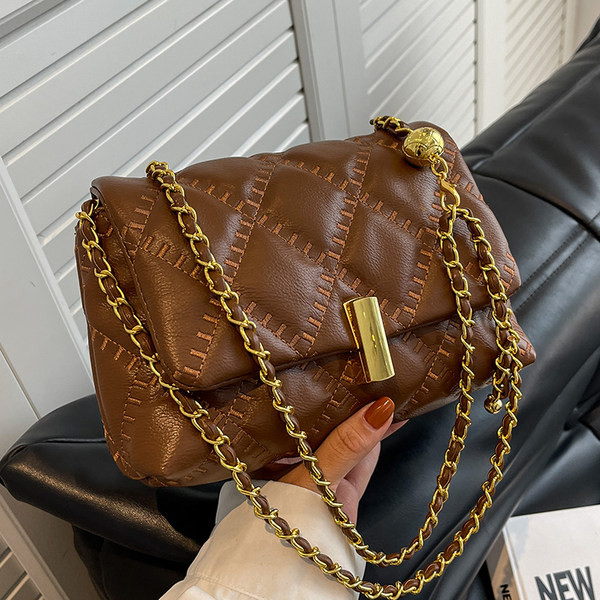 Rokassomiņa - ar metāla aizdari