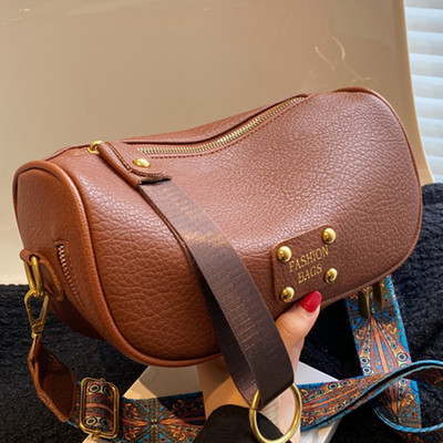 Alkalmi kézitáska széles vállfogantyúval