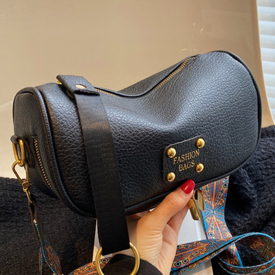 Alkalmi kézitáska széles vállfogantyúval