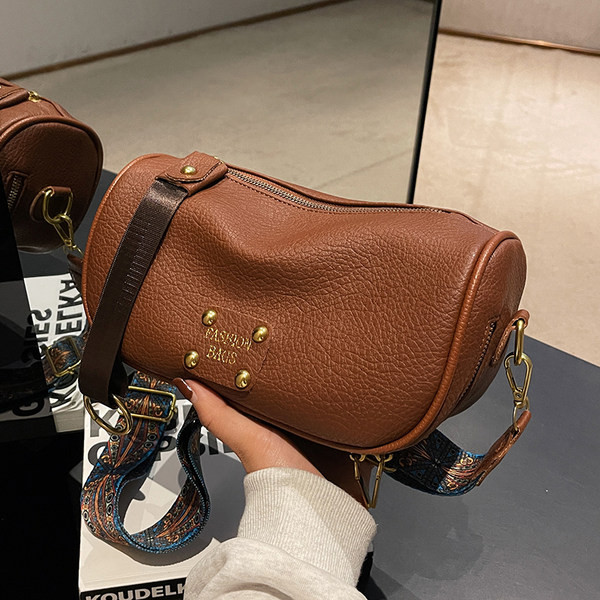 Alkalmi kézitáska széles vállfogantyúval