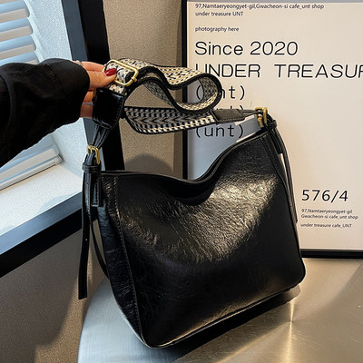 Moteriška retro eko odos rankinė su plačia rankena per petį