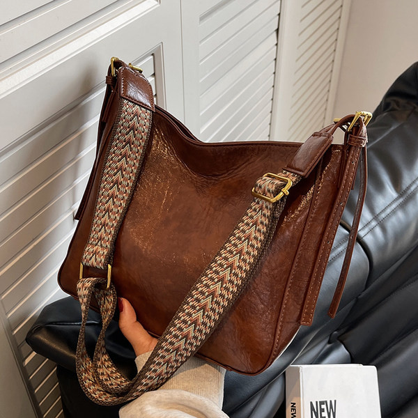 Moteriška retro eko odos rankinė su plačia rankena per petį