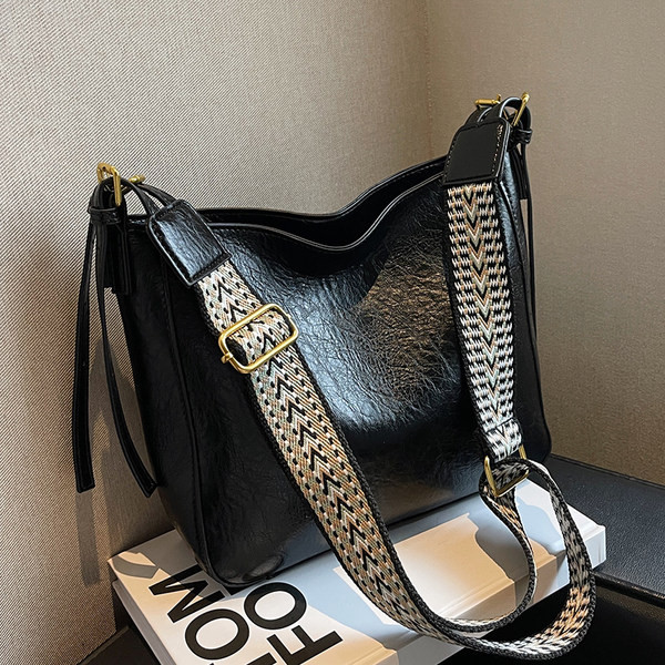 Moteriška retro eko odos rankinė su plačia rankena per petį