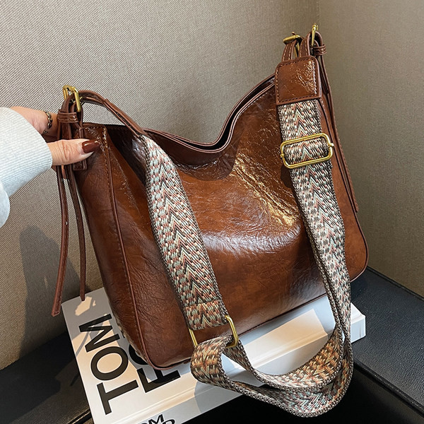 Moteriška retro eko odos rankinė su plačia rankena per petį