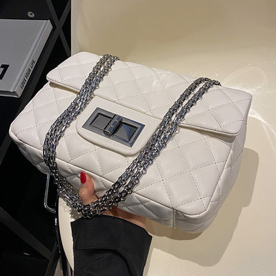 Moderna prošivena torba od eko kože s metalnim lancem