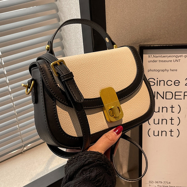 Rokassomiņa ar - metāla aizdari vairākās krāsās