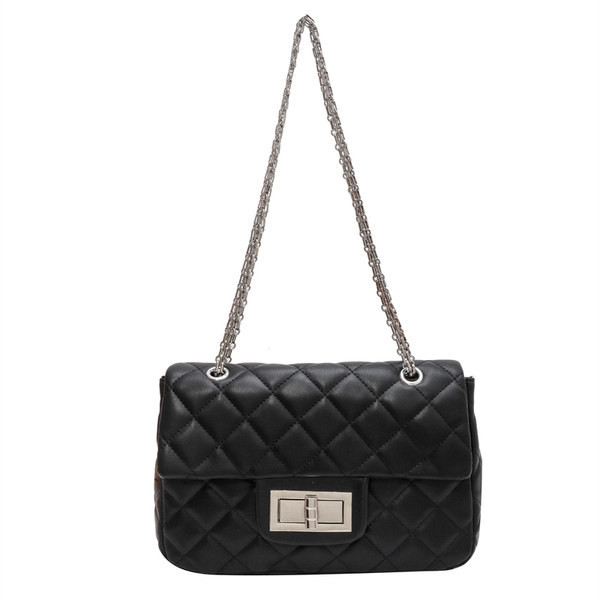 Modern női steppelt táska fémlánccal