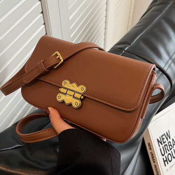 Eco bőr kézitáska cipzárral és mágneses csattal