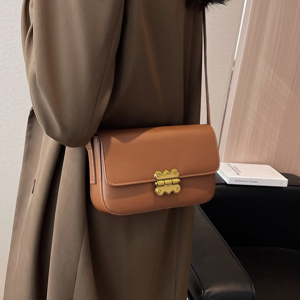 Eco bőr kézitáska cipzárral és mágneses csattal