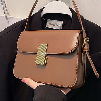 Τσάντα casual με μεταλλικό κούμπωμα - οικολογικό δέρμα