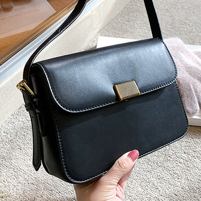 Casual γυναικεία δερμάτινη τσάντα με μεταλλικό κούμπωμα