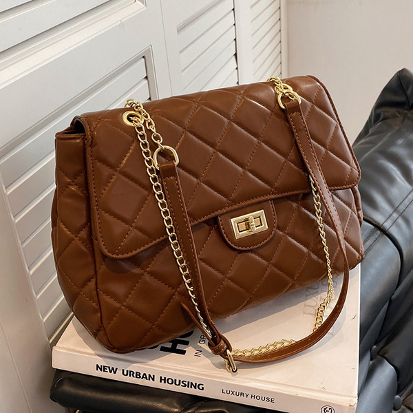 Torbica od eko kože s ručkom za rame i patentnim zatvaračem