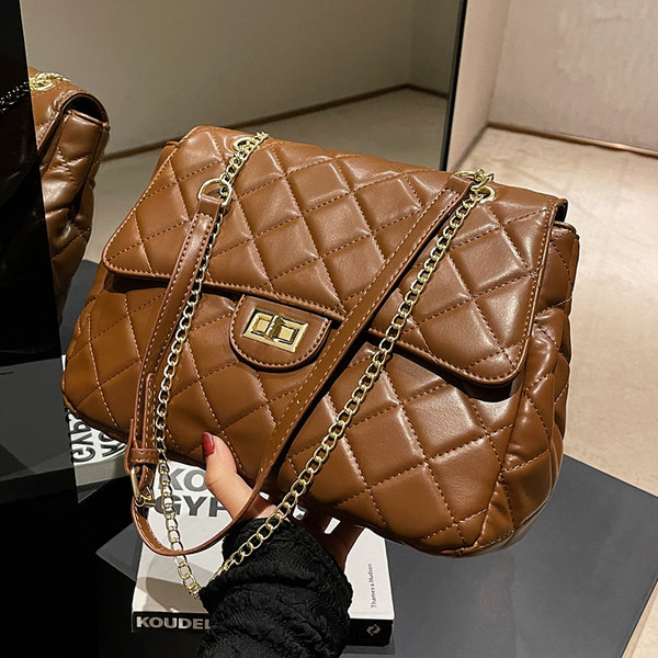 Torbica od eko kože s ručkom za rame i patentnim zatvaračem