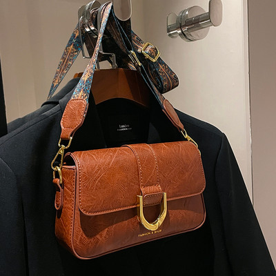 Női bőr válltáska