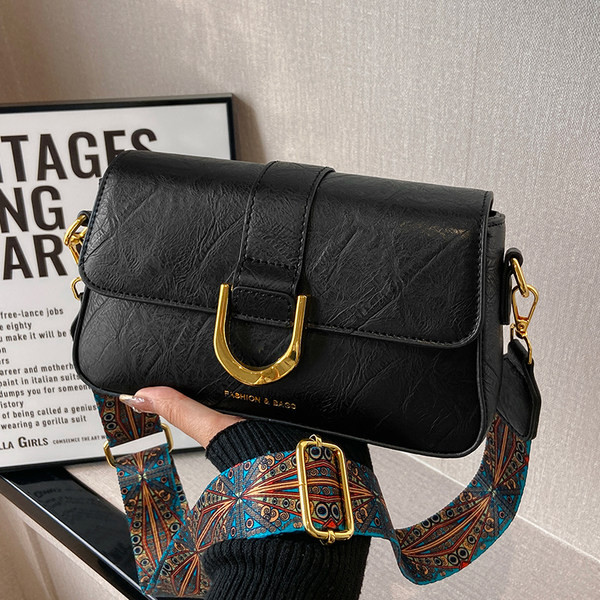 Női bőr válltáska