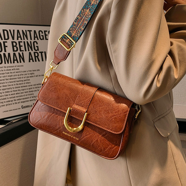 Női bőr válltáska