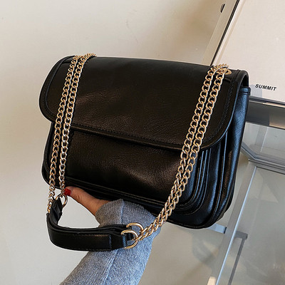 Szögletes táska vállfogantyúval és mágnescsattal