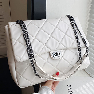 Rokassomiņa ar metāla rokturi četrās krāsās