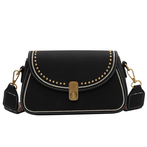 Modern kis kézitáska fém csattal