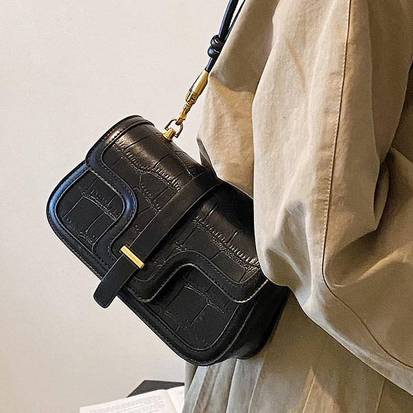 Ādas maza rokassomiņa trīs krāsās