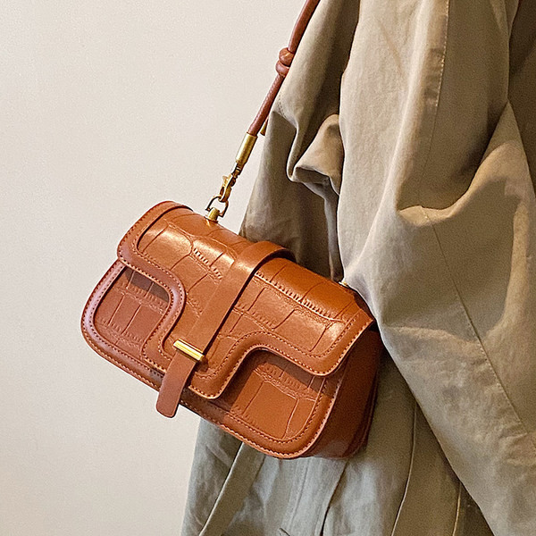 Ādas maza rokassomiņa trīs krāsās