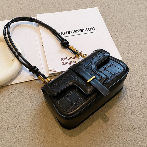 Ādas maza rokassomiņa trīs krāsās